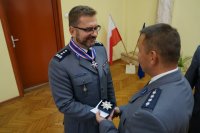 wręczenie odznaczenia związkowego Komendantowi Miejskiemu Policji w Sosnowcu
